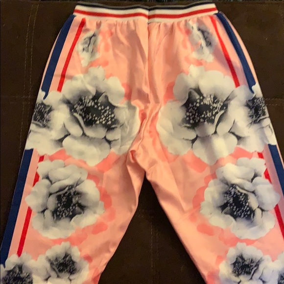 Pink flowered print two piece pant set - Picture 2 of 2